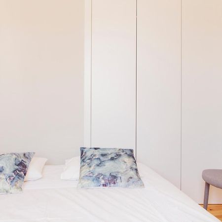 Charming Flat With Balconies Central Chiado District 2 Bedrooms & Ac 19Th Century Building Lisbon Exterior photo