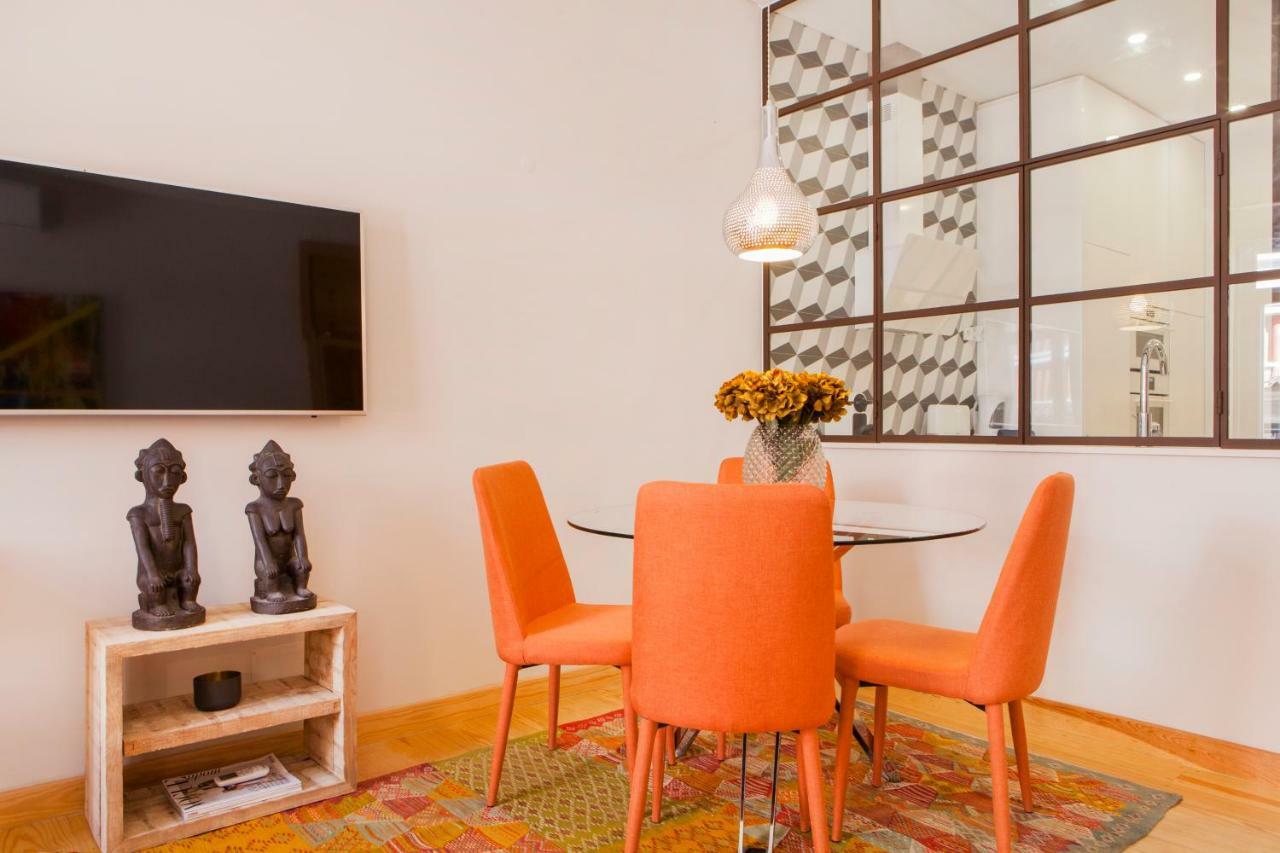 Charming Flat With Balconies Central Chiado District 2 Bedrooms & Ac 19Th Century Building Lisbon Exterior photo