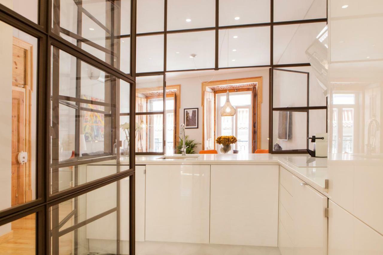 Charming Flat With Balconies Central Chiado District 2 Bedrooms & Ac 19Th Century Building Lisbon Exterior photo