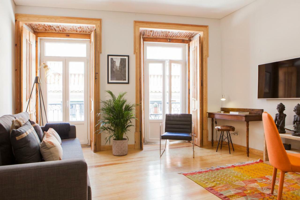 Charming Flat With Balconies Central Chiado District 2 Bedrooms & Ac 19Th Century Building Lisbon Exterior photo